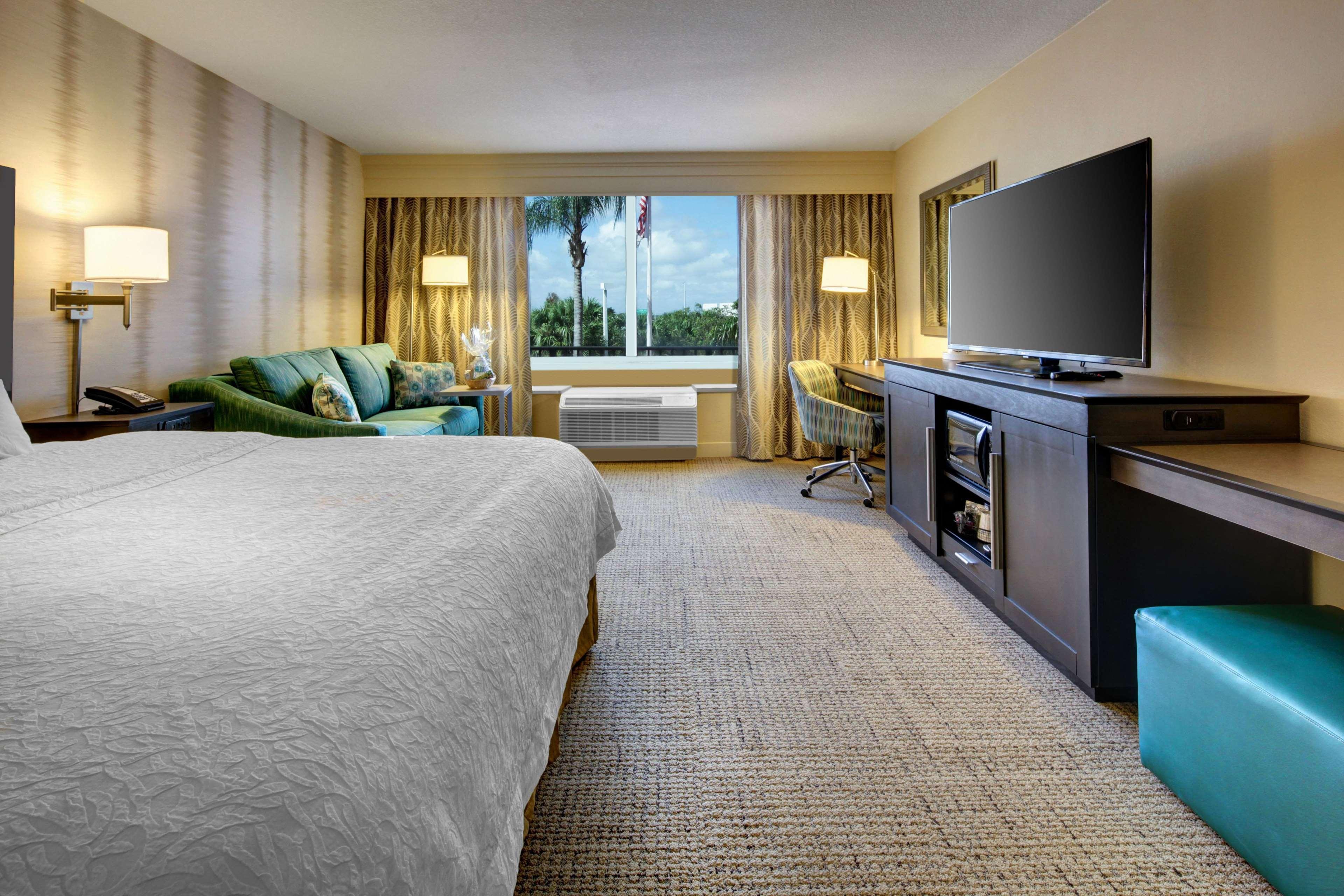 Hampton Inn Pembroke Pines Bagian luar foto