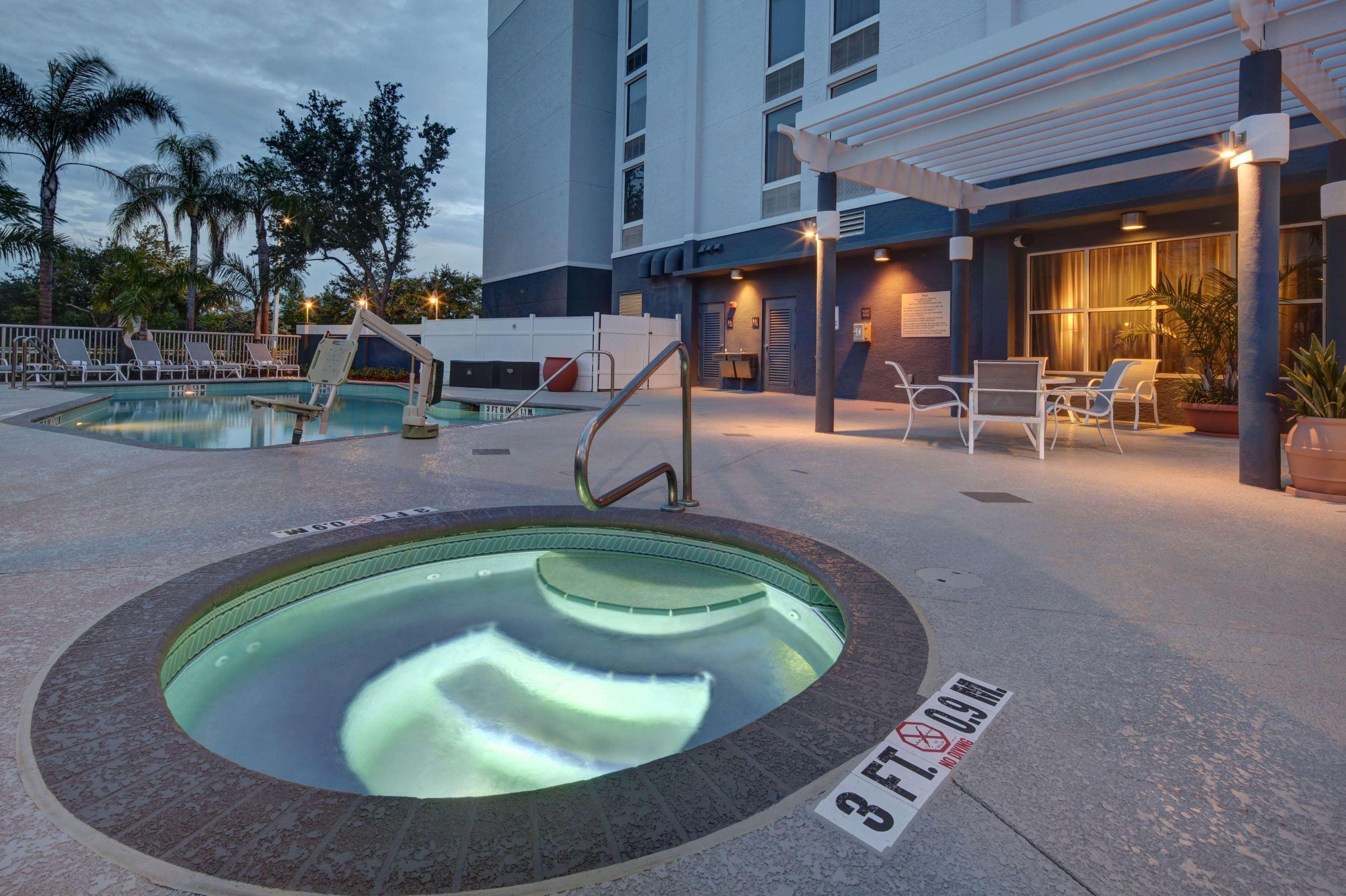 Hampton Inn Pembroke Pines Bagian luar foto