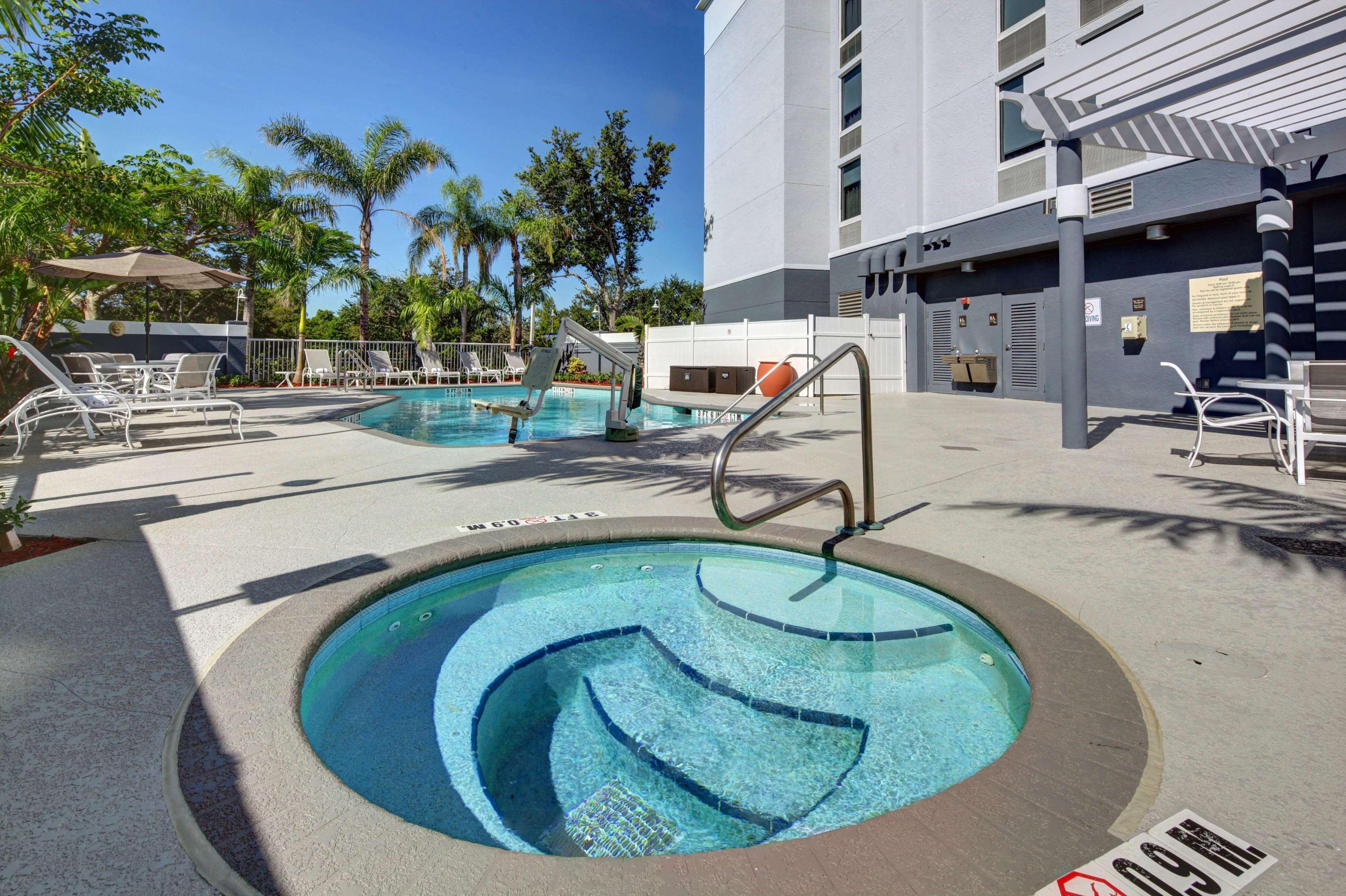 Hampton Inn Pembroke Pines Bagian luar foto