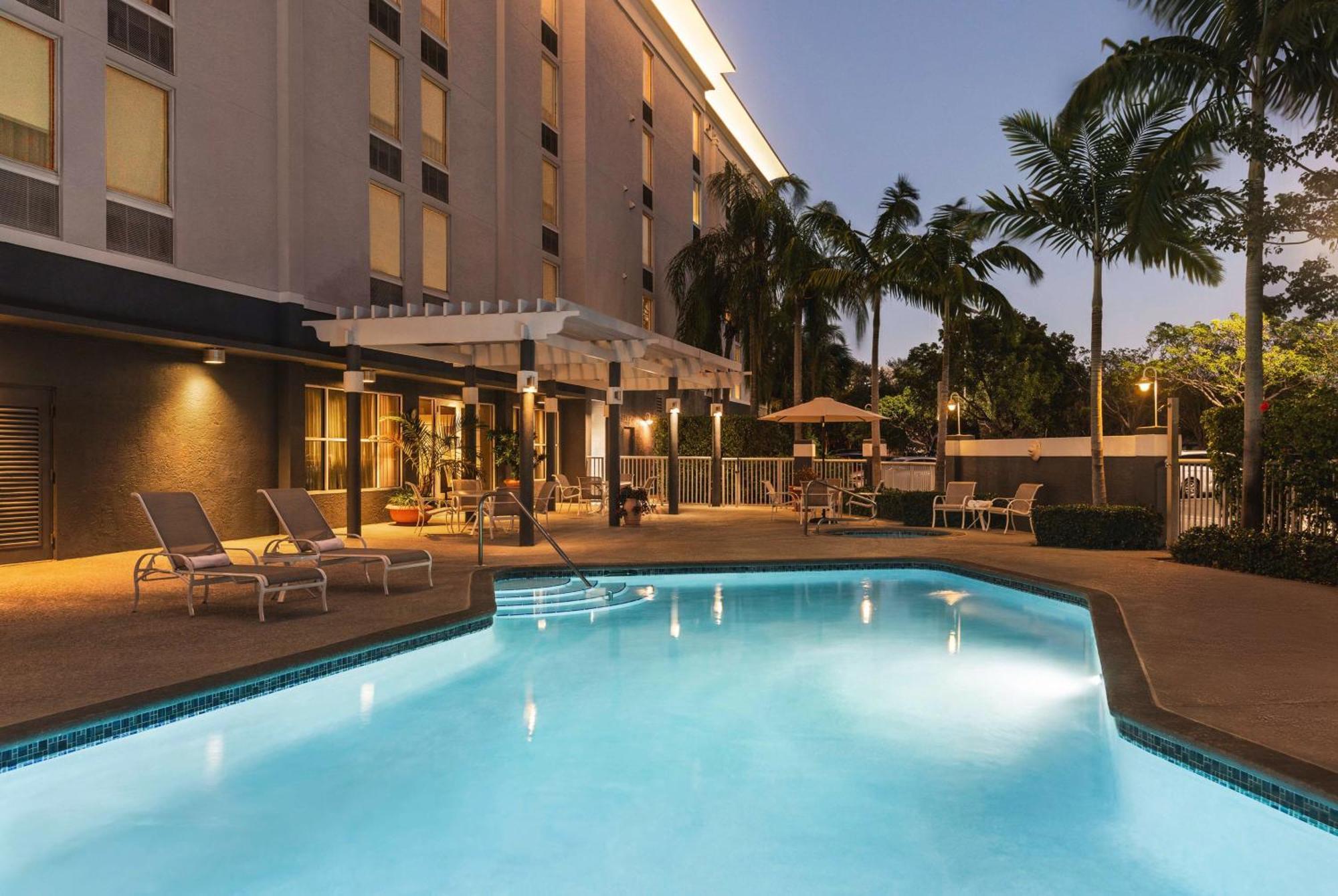 Hampton Inn Pembroke Pines Bagian luar foto