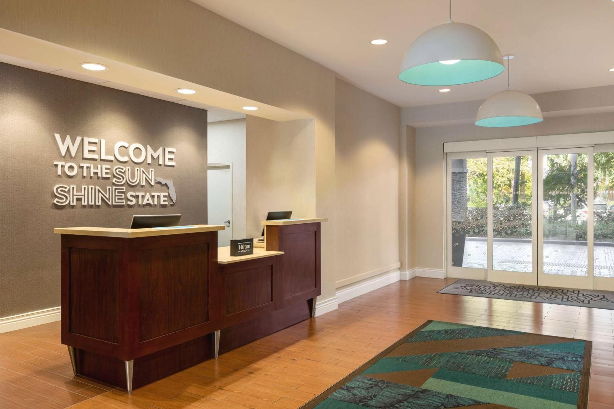 Hampton Inn Pembroke Pines Bagian luar foto