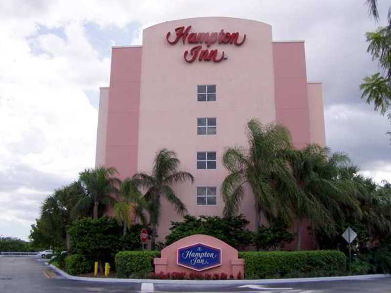 Hampton Inn Pembroke Pines Bagian luar foto